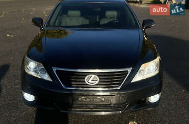 Седан Lexus LS 2010 в Виннице