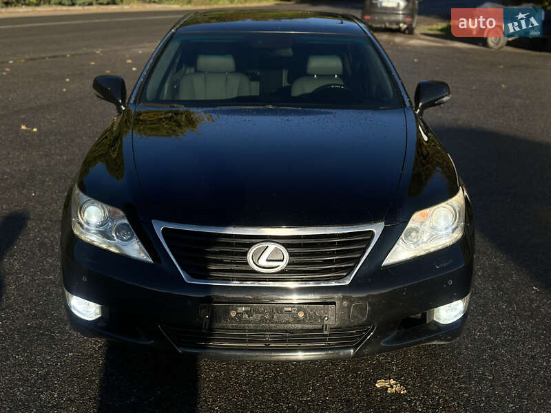 Седан Lexus LS 2010 в Виннице