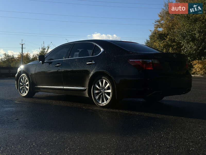 Седан Lexus LS 2010 в Виннице