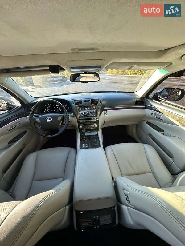 Седан Lexus LS 2010 в Виннице