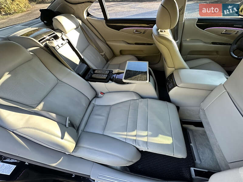 Седан Lexus LS 2010 в Виннице