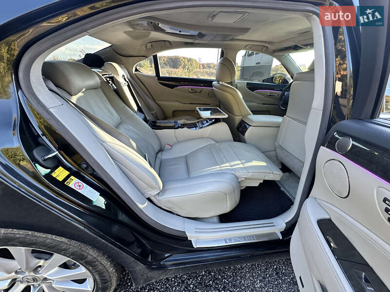 Седан Lexus LS 2010 в Виннице