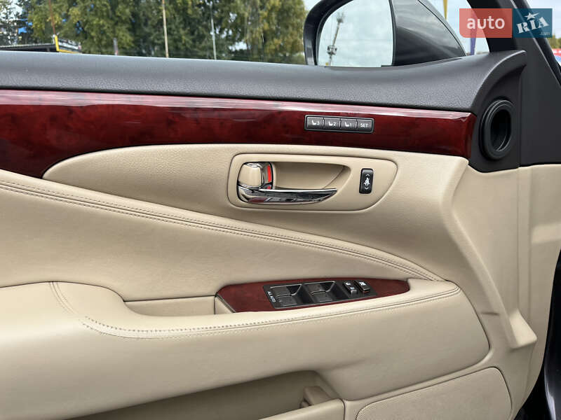 Седан Lexus LS 2007 в Львове