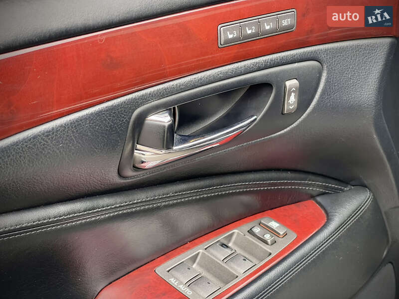 Седан Lexus LS 2012 в Киеве
