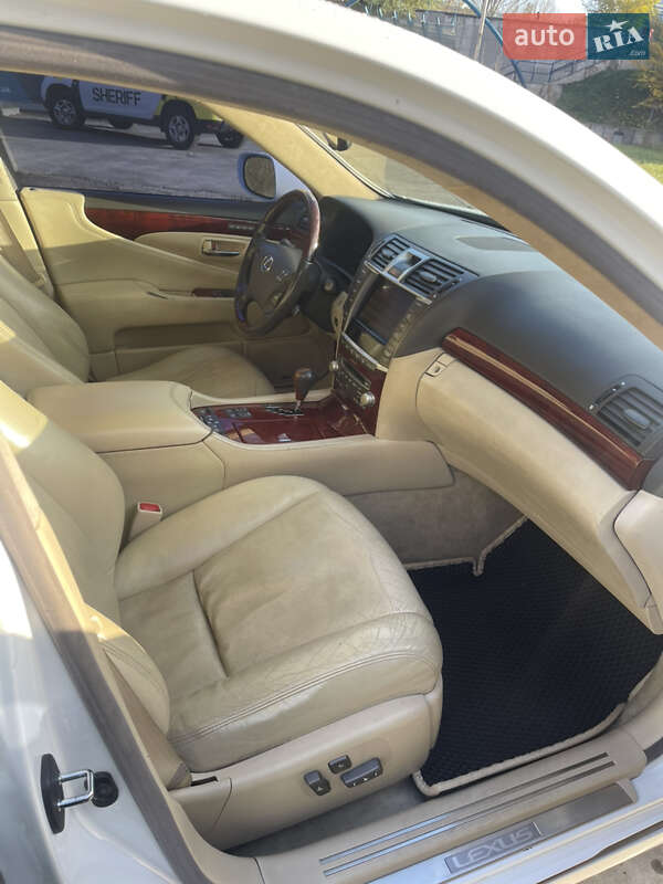 Седан Lexus LS 2010 в Киеве
