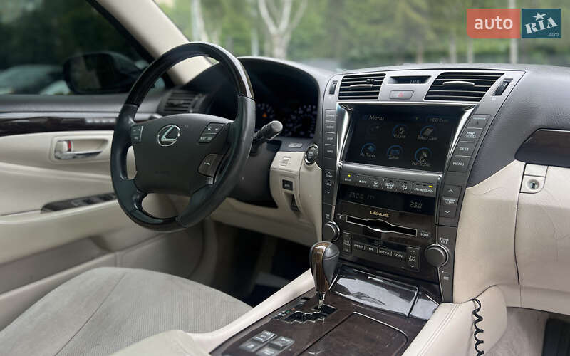 Седан Lexus LS 2007 в Львові