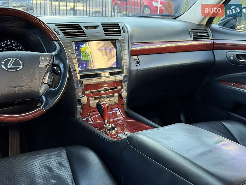 Седан Lexus LS 2007 в Ужгороде