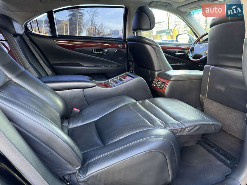 Седан Lexus LS 2007 в Ужгороде