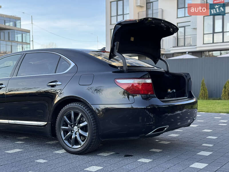 Седан Lexus LS 2007 в Ужгороде