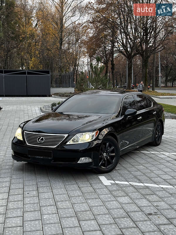 Седан Lexus LS 2008 в Рівному