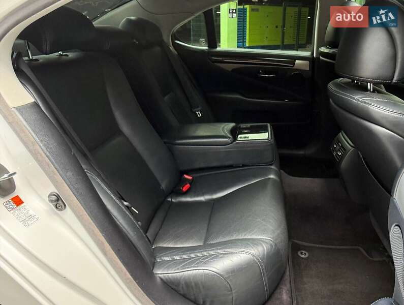 Седан Lexus LS 2015 в Киеве фото 10 Седан Lexus LS 2015 в Киеве