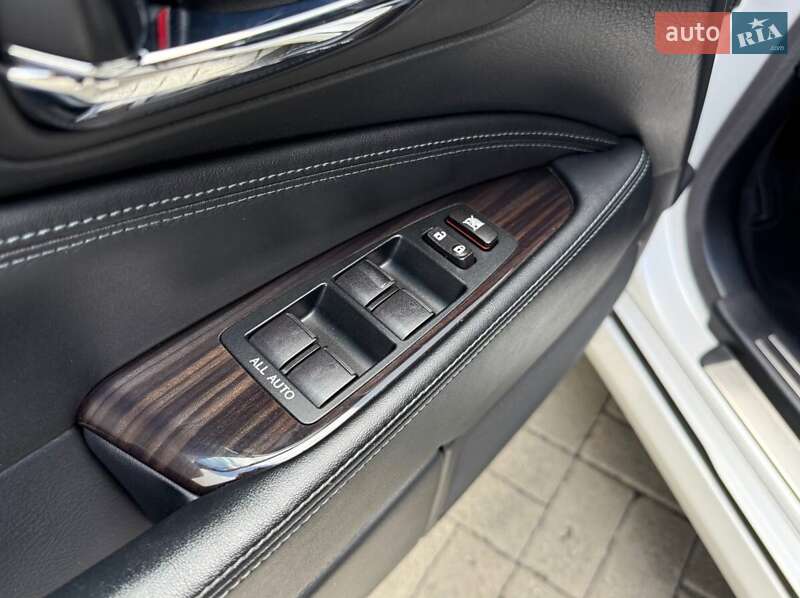 Седан Lexus LS 2015 в Киеве фото 15 Седан Lexus LS 2015 в Киеве