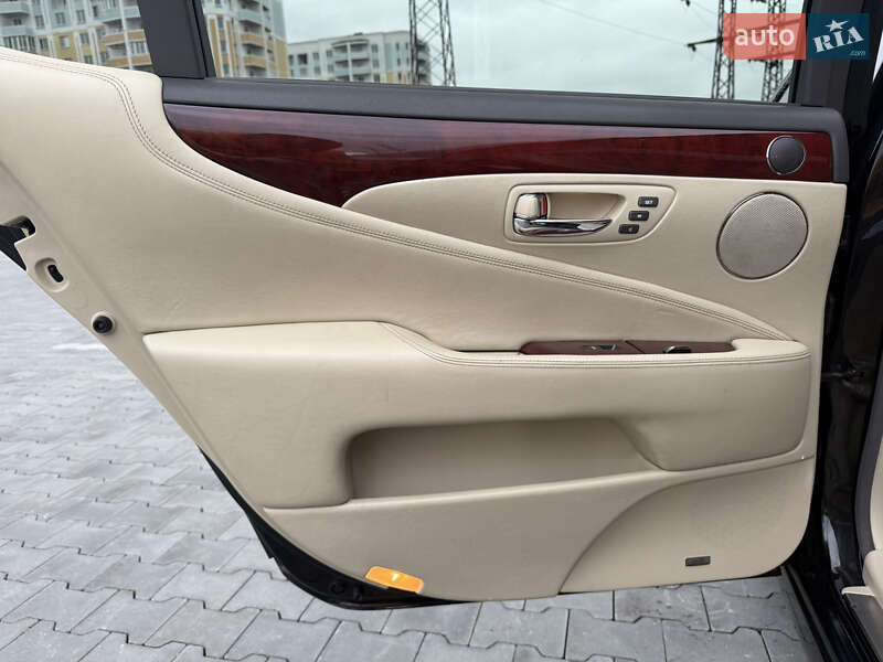 Седан Lexus LS 2011 в Ірпені