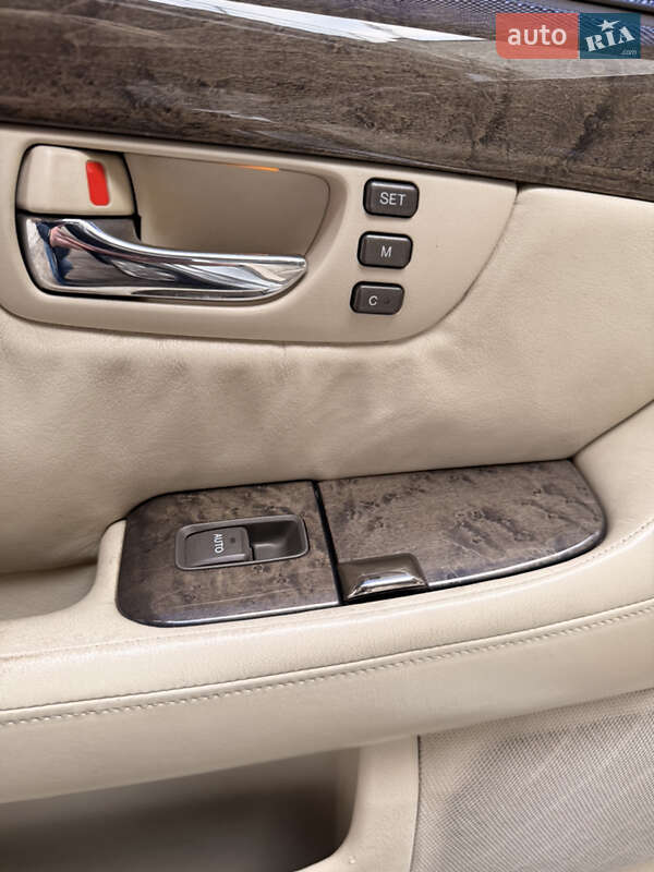 Седан Lexus LS 2001 в Львове