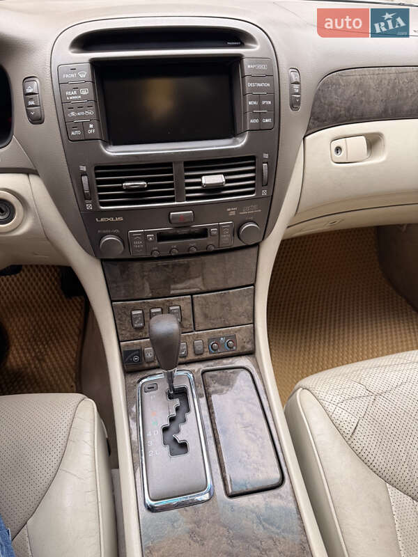 Седан Lexus LS 2001 в Львове