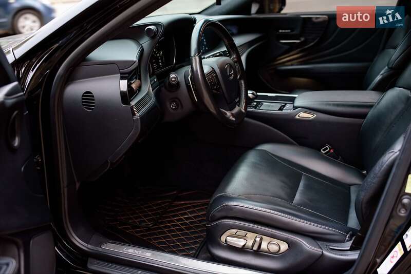 Седан Lexus LS 2018 в Ивано-Франковске