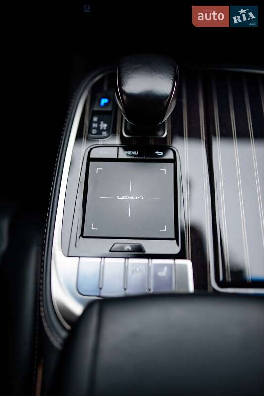 Седан Lexus LS 2018 в Ивано-Франковске