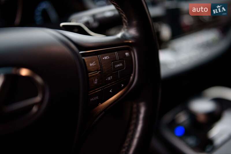 Седан Lexus LS 2018 в Ивано-Франковске