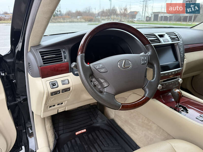 Седан Lexus LS 2011 в Ірпені