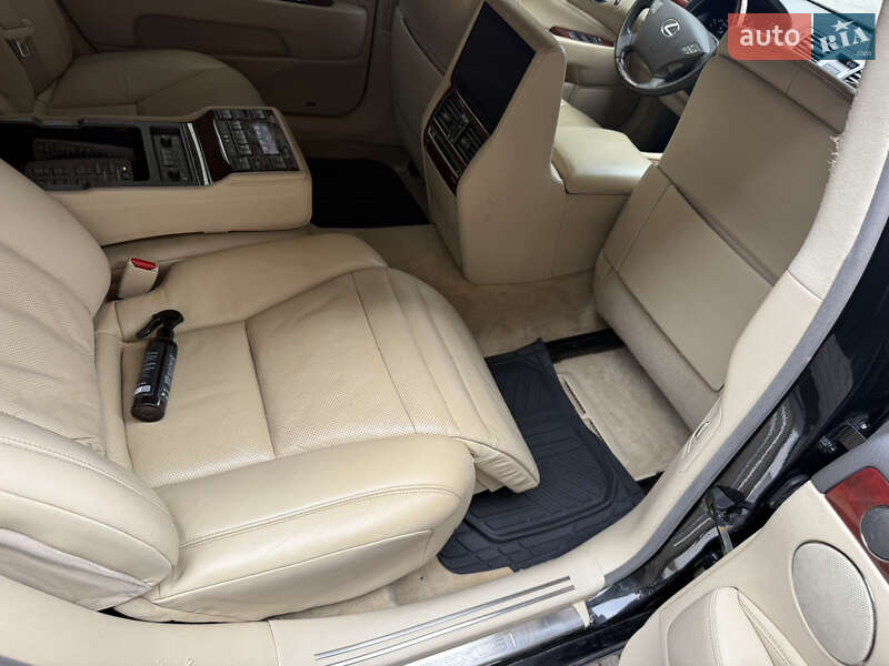 Седан Lexus LS 2011 в Ірпені