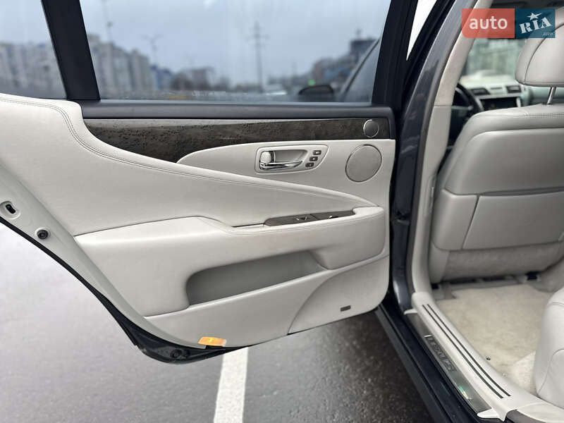 Седан Lexus LS 2007 в Чернигове
