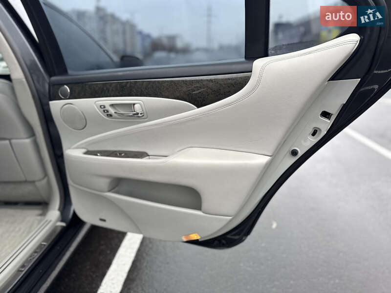 Седан Lexus LS 2007 в Чернигове