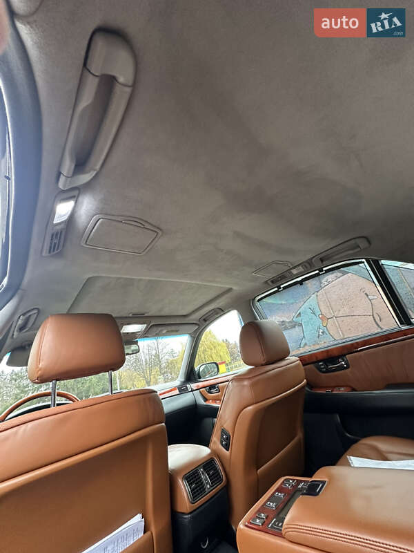 Седан Lexus LS 2004 в Луцке