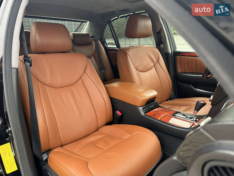 Седан Lexus LS 2004 в Луцке