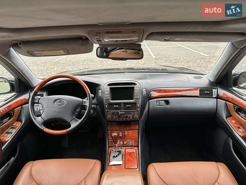 Седан Lexus LS 2004 в Луцке
