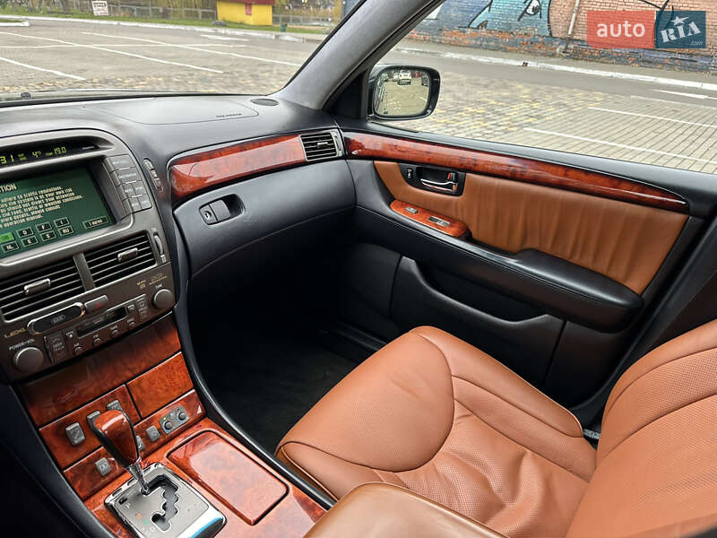 Седан Lexus LS 2004 в Луцке