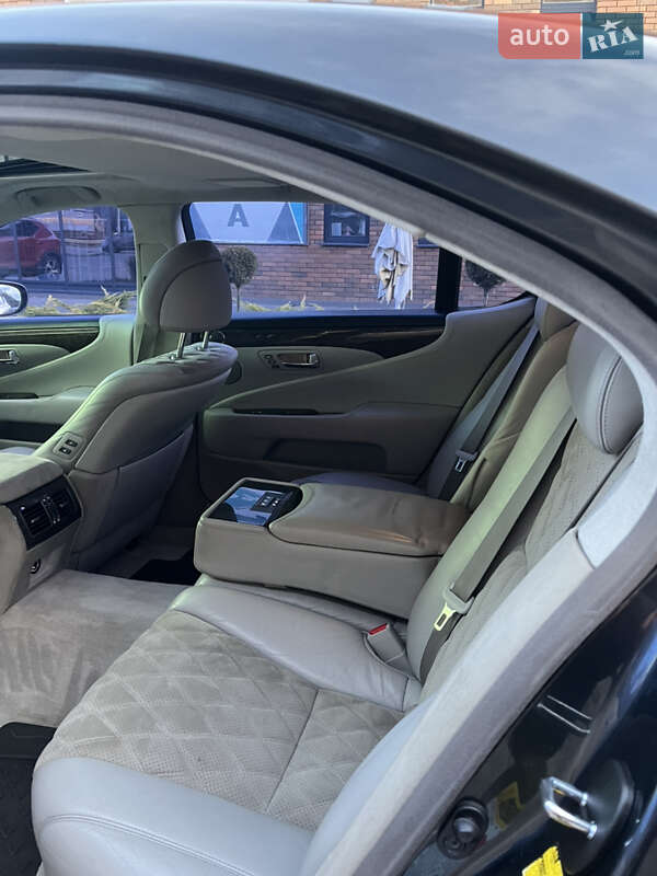 Седан Lexus LS 2008 в Виннице