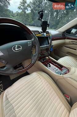 Седан Lexus LS 2007 в Каневе