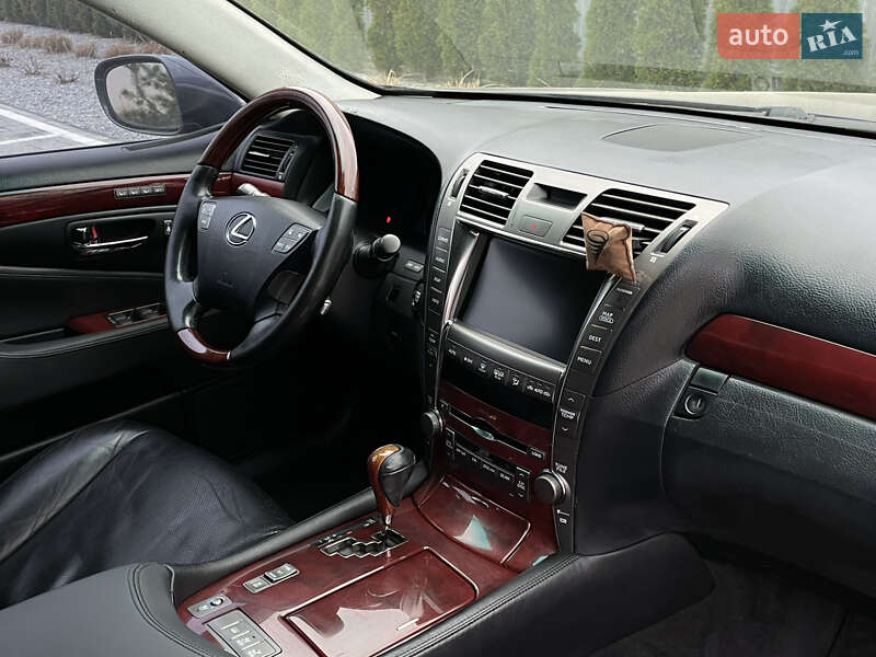Седан Lexus LS 2007 в Луцке
