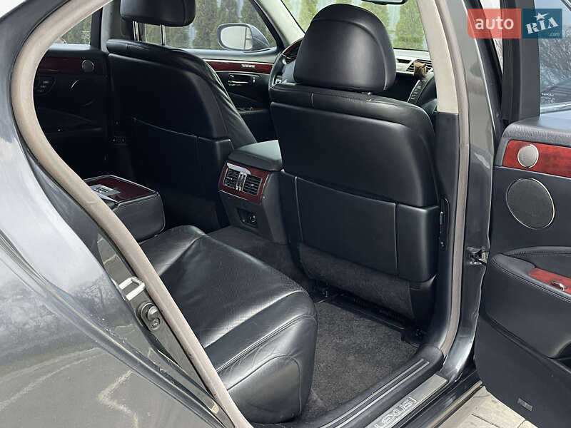 Седан Lexus LS 2007 в Луцке