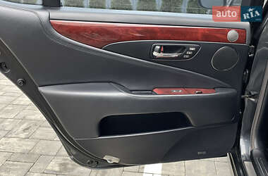 Седан Lexus LS 2007 в Луцке