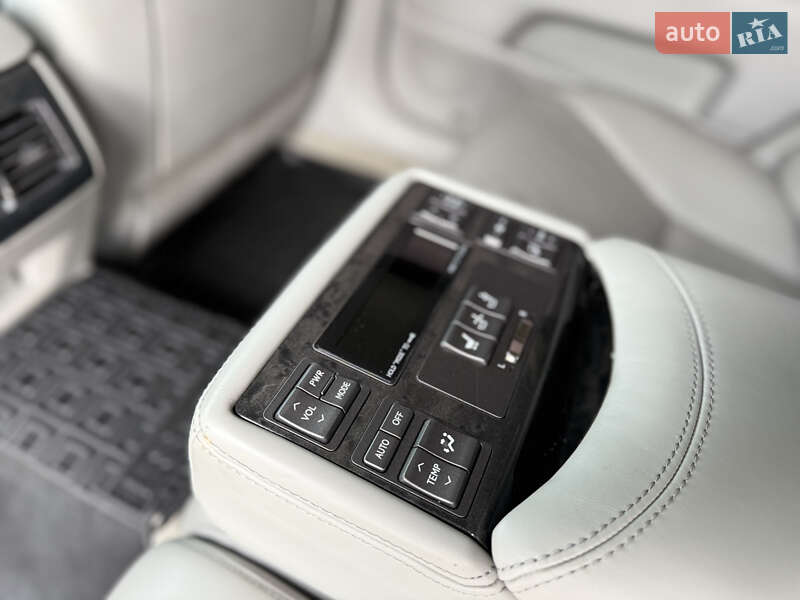 Седан Lexus LS 2011 в Ивано-Франковске