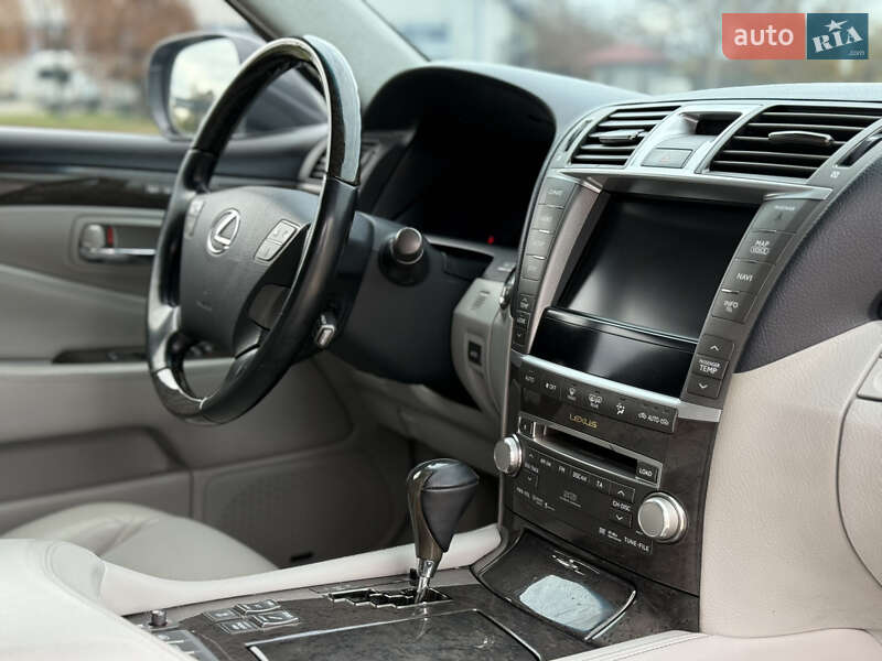 Седан Lexus LS 2011 в Ивано-Франковске