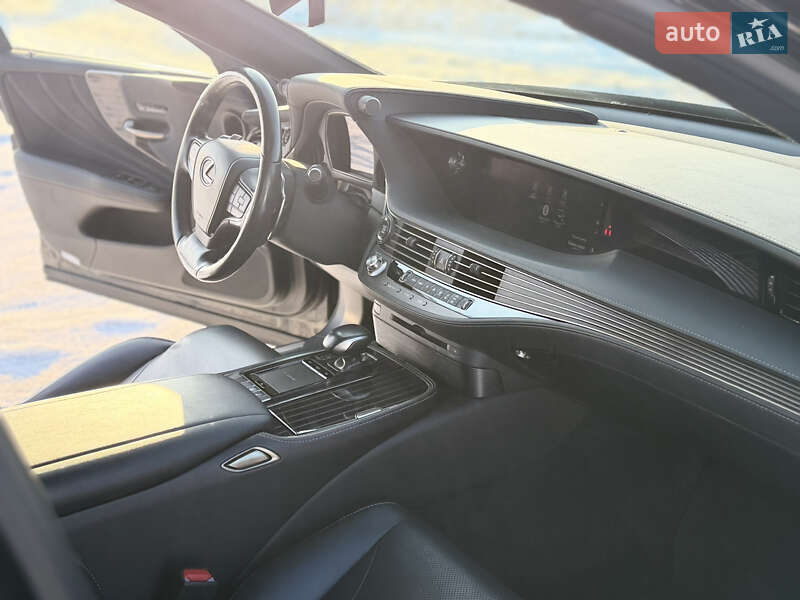 Седан Lexus LS 2018 в Киеве