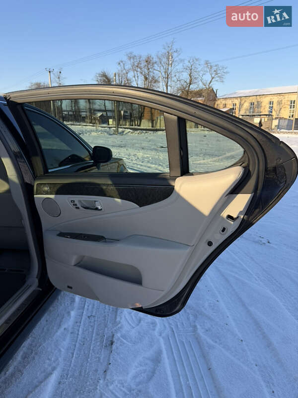 Седан Lexus LS 2008 в Виннице