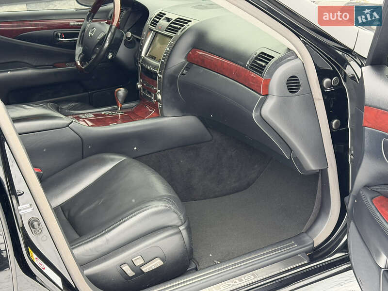 Седан Lexus LS 2007 в Вараше фото 36 Седан Lexus LS 2007 в Вараше