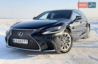 Седан Lexus LS 2018 в Стоянке