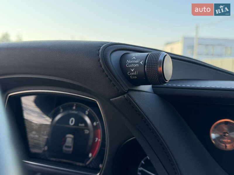 Седан Lexus LS 2018 в Стоянці