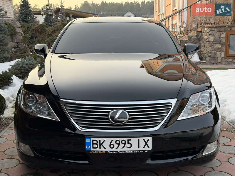 Седан Lexus LS 2007 в Вараше