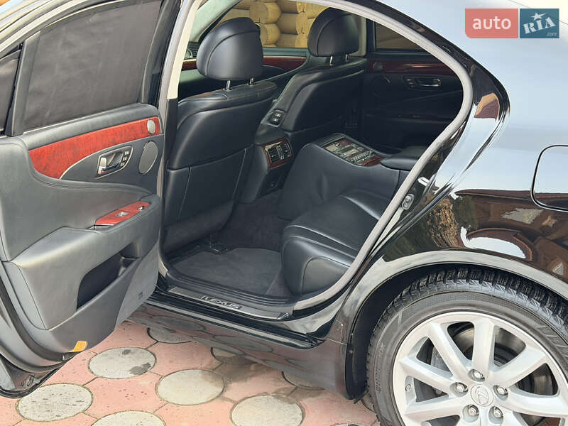 Седан Lexus LS 2007 в Вараше