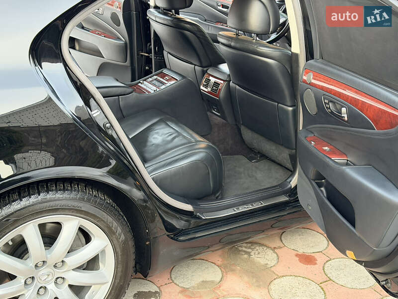 Седан Lexus LS 2007 в Вараше