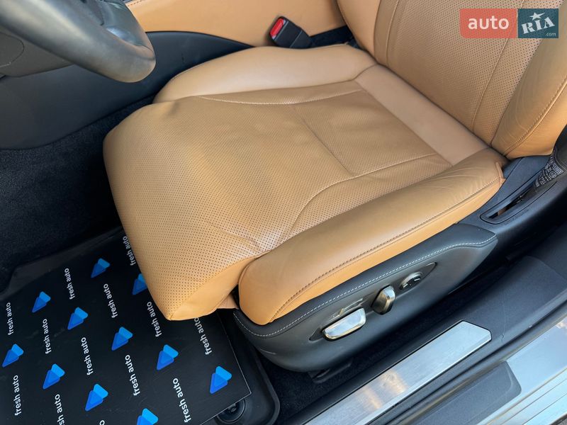 Седан Lexus LS 2022 в Ровно