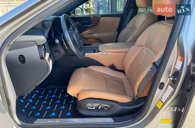 Седан Lexus LS 2022 в Ровно