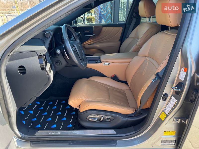 Седан Lexus LS 2022 в Ровно