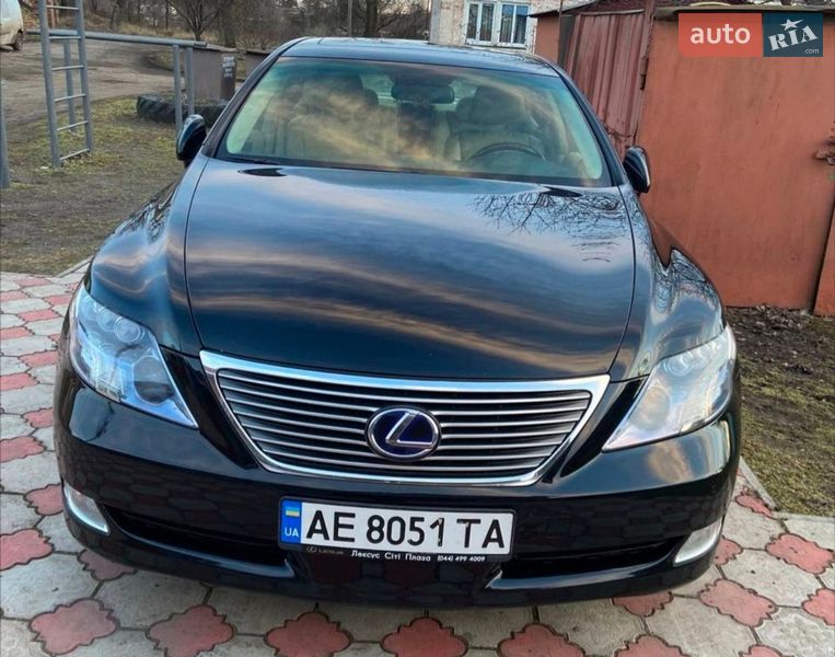 Седан Lexus LS 2008 в Апостоловому