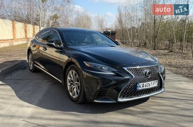 Седан Lexus LS 2018 в Стоянке